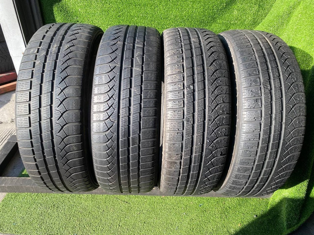 Шина 235 60 R20 Pirelli P Zero PZ4 Зимові -